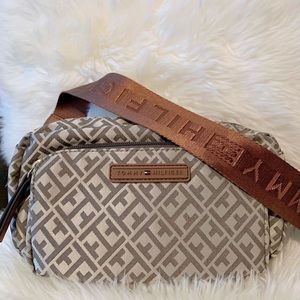 Tommy Hilfiger Logo Brown Signature Crossbody Bag